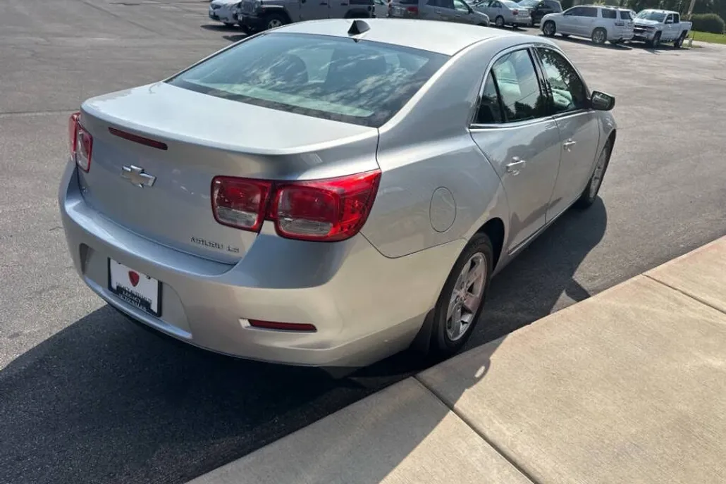 2014 Chevrolet Malibu LS photo 1