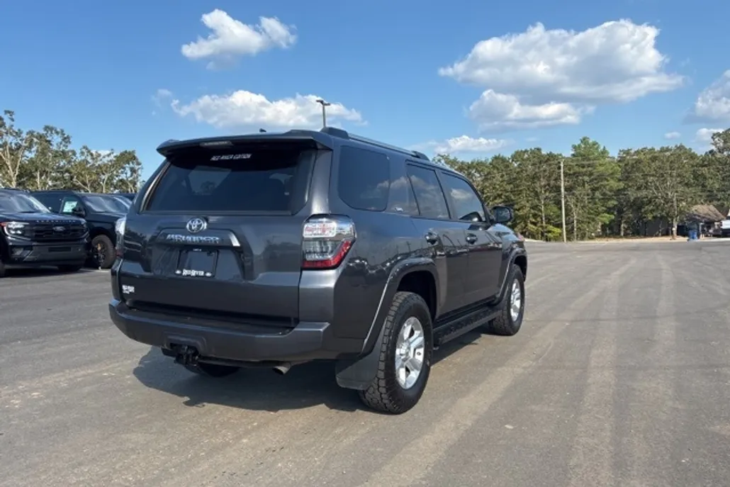 2021 Toyota 4Runner SR5 photo 1