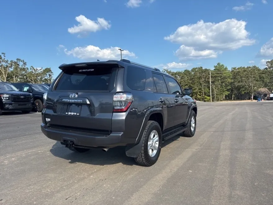 2021 Toyota 4Runner SR5 photo 1