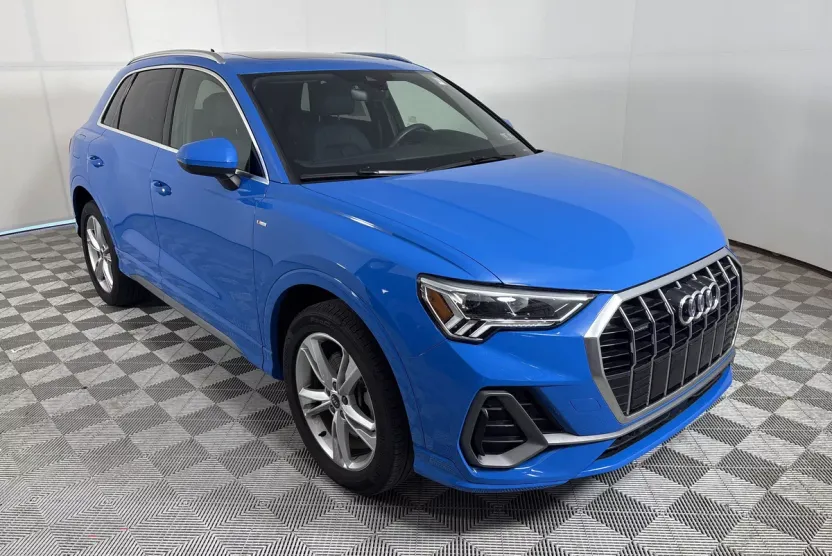 2022 Audi Q3 S line Premium Plus photo 1