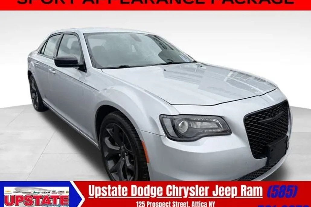 2021 Chrysler 300 Touring photo 1