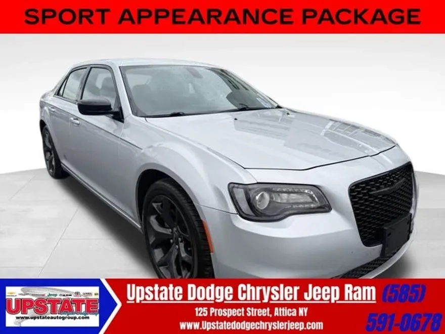 2021 Chrysler 300 Touring photo 1