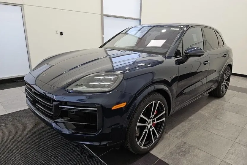 2025 Porsche Cayenne E-Hybrid Turbo photo 1
