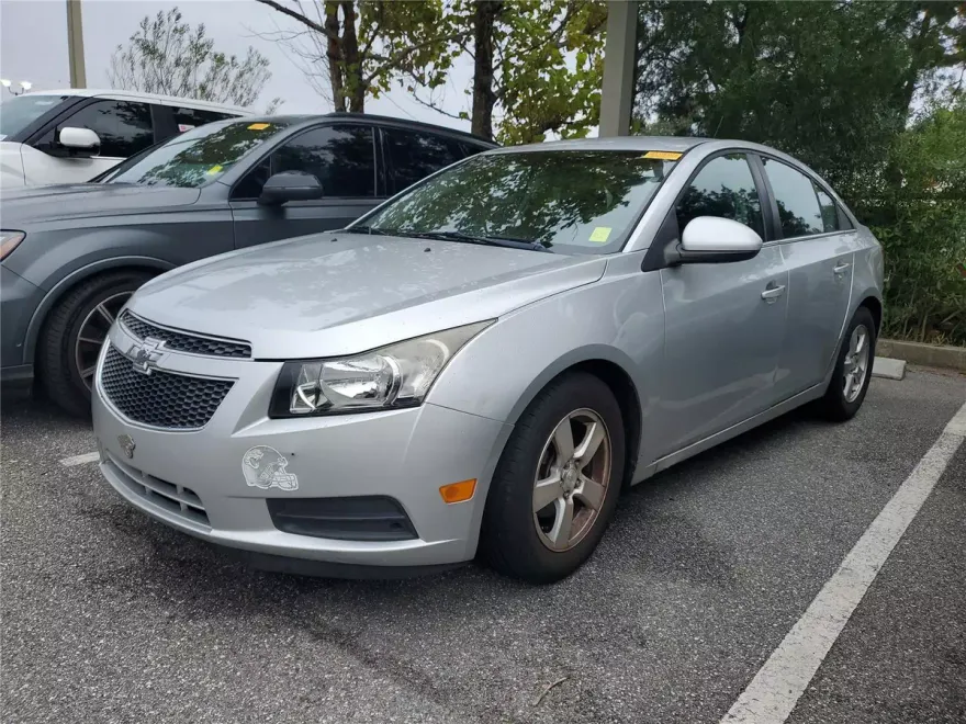 2013 Chevrolet Cruze photo 1