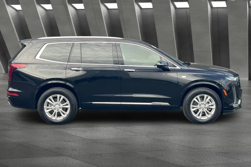 2025 Cadillac XT6 Luxury photo 1
