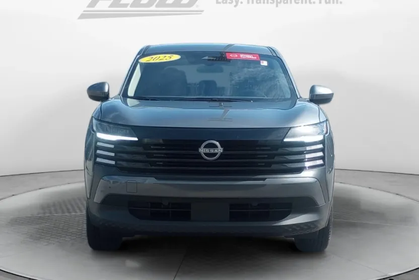 2025 Nissan Kicks SV photo 1