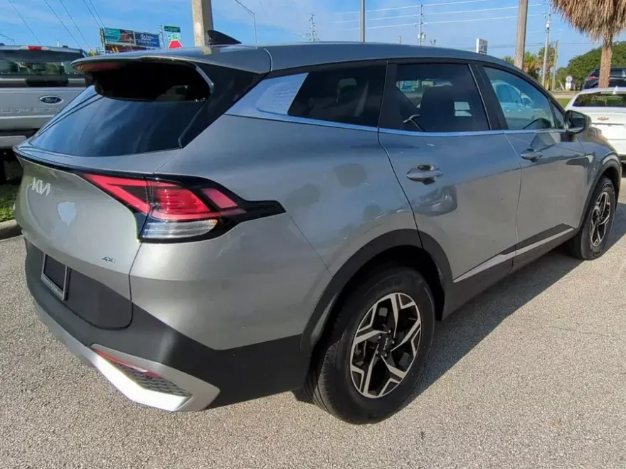 2024 Kia Sportage LX photo 1