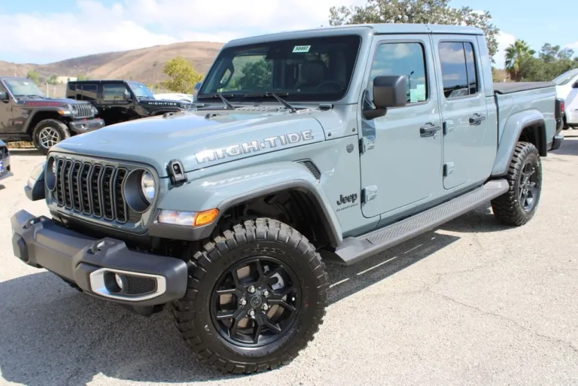 2025 Jeep Gladiator Sport photo 1