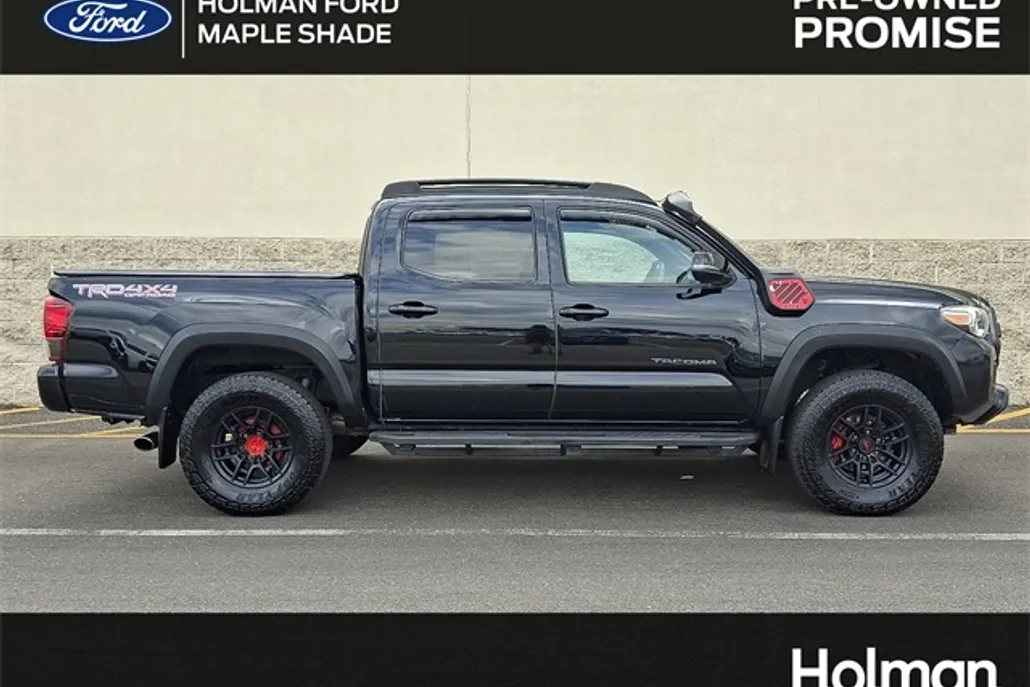 2018 Toyota Tacoma TRD Off-Road photo 1