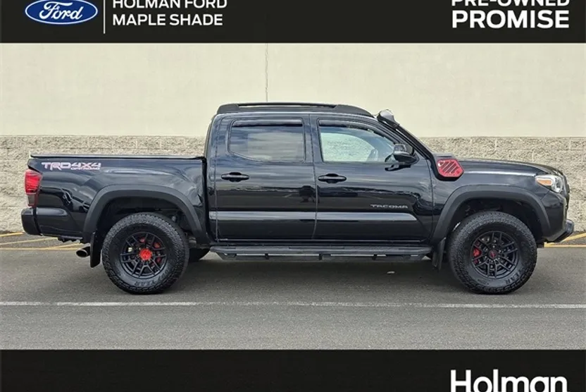 2018 Toyota Tacoma TRD Off-Road photo 1