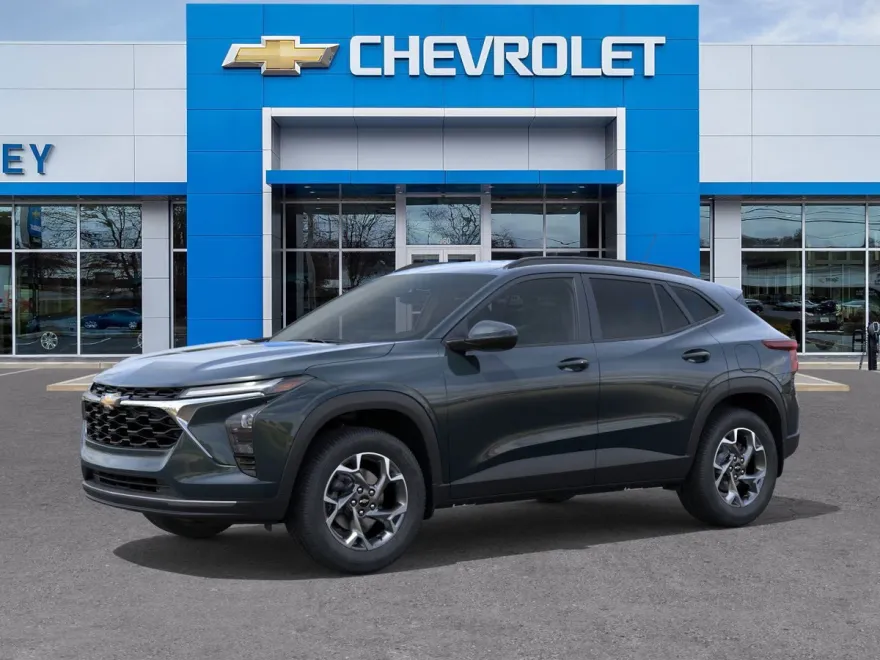 2025 Chevrolet Trax LT photo 1