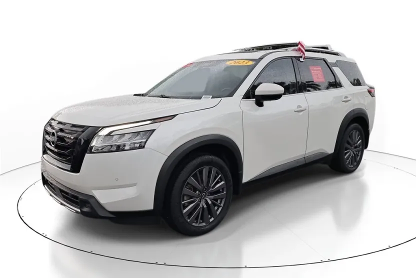 2023 Nissan Pathfinder SL photo 1