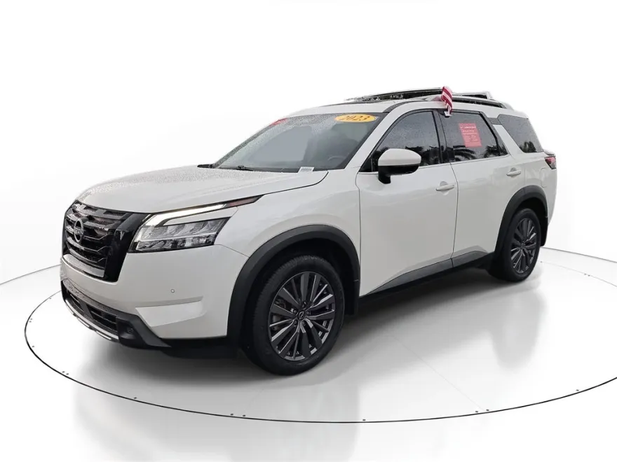 2023 Nissan Pathfinder SL photo 1
