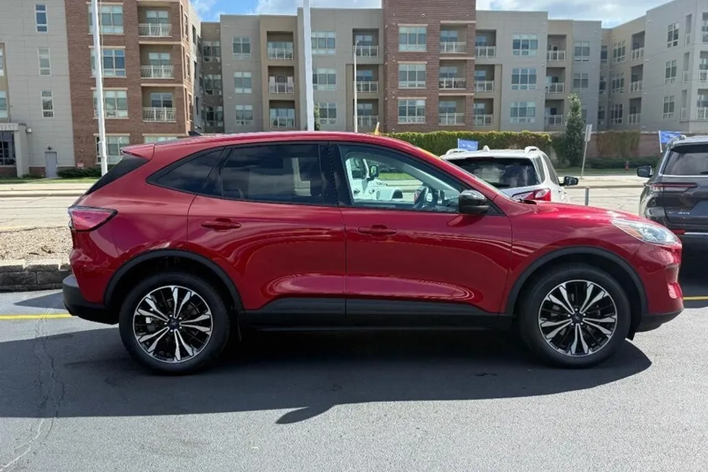 2022 Ford Escape SE photo 1