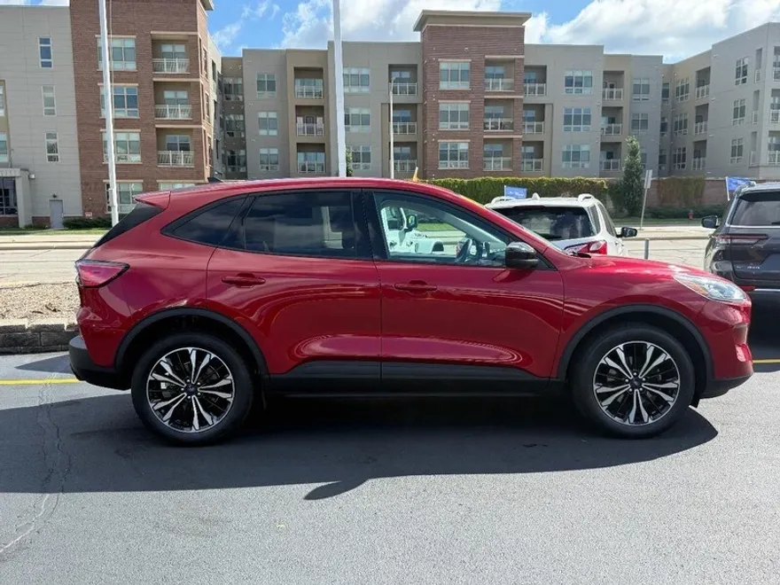 2022 Ford Escape SE photo 1