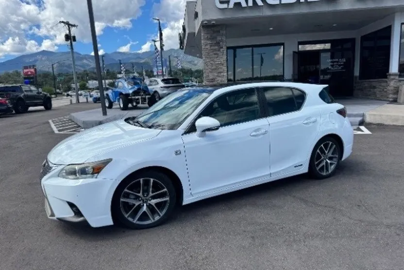 2015 Lexus CT 200h photo 1