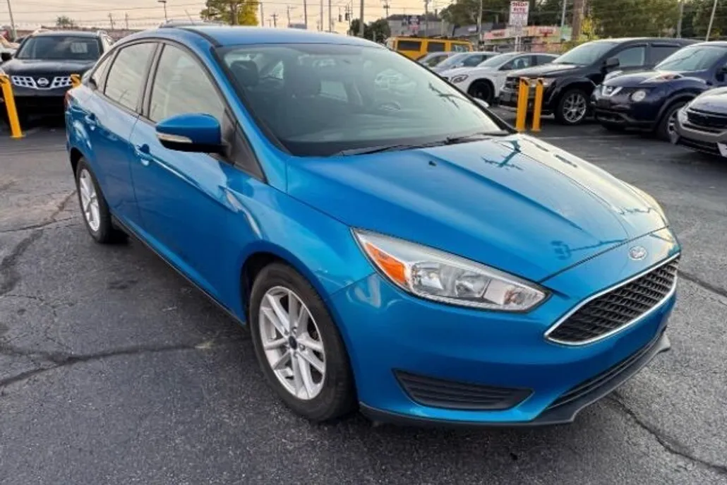 2017 Ford Focus Sedan photo 1