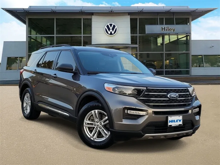 2021 Ford Explorer XLT photo 1