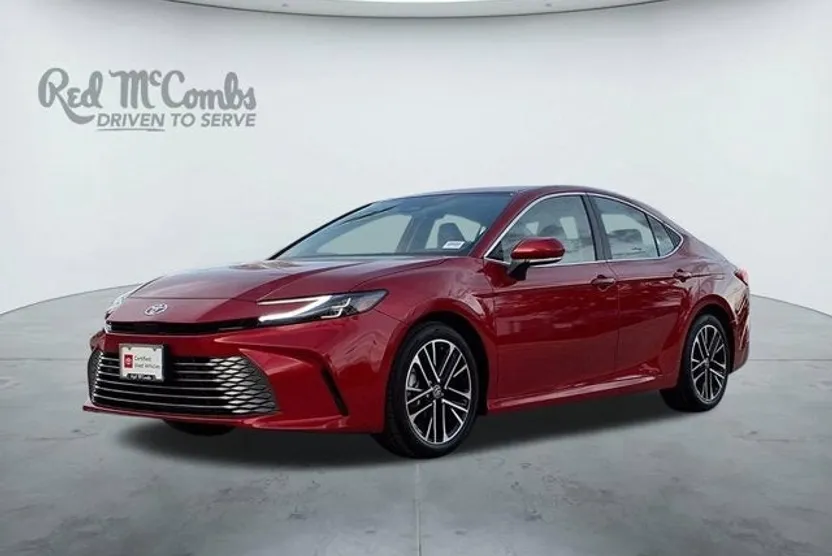 2025 Toyota Camry XLE photo 1