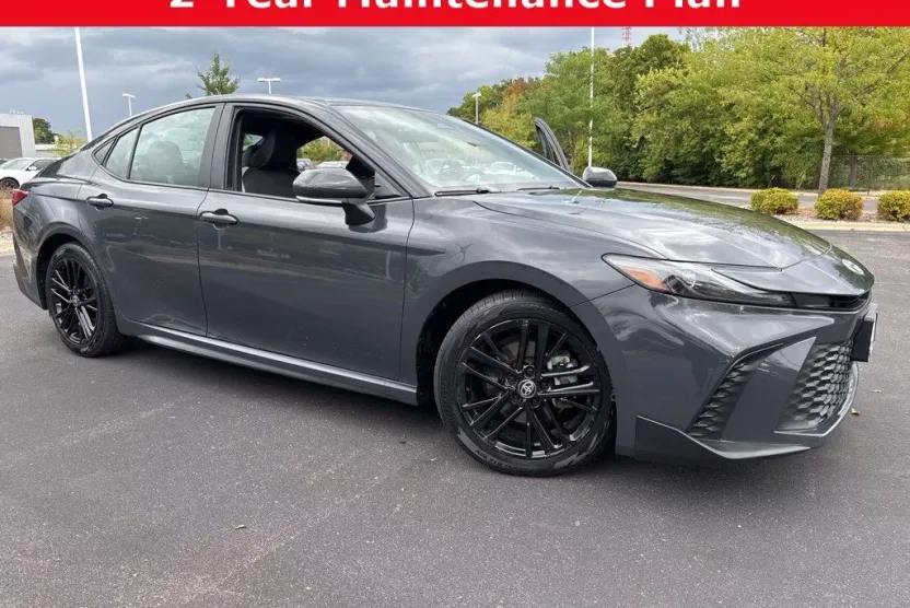 2025 Toyota Camry Hybrid SE photo 1