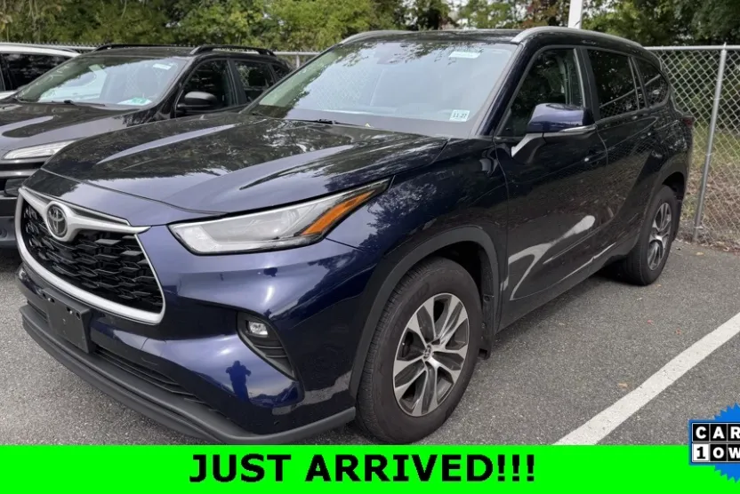 2023 Toyota Highlander XLE photo 1