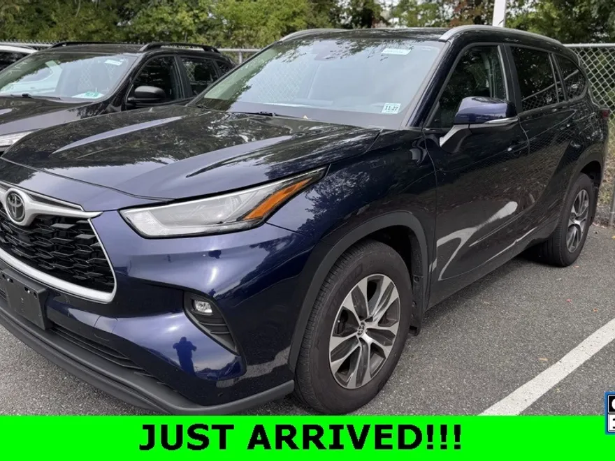 2023 Toyota Highlander XLE photo 1
