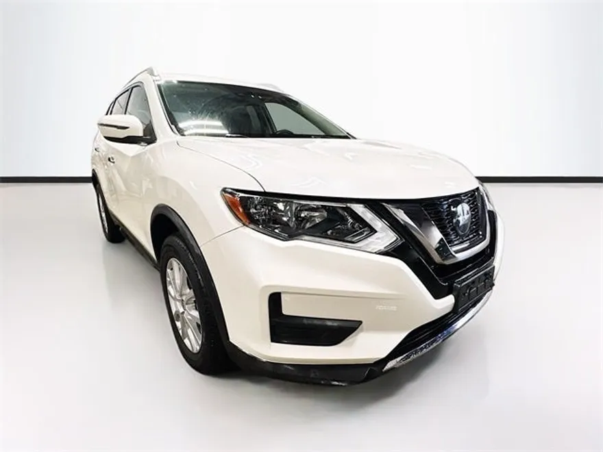 2020 Nissan Rogue SV photo 1
