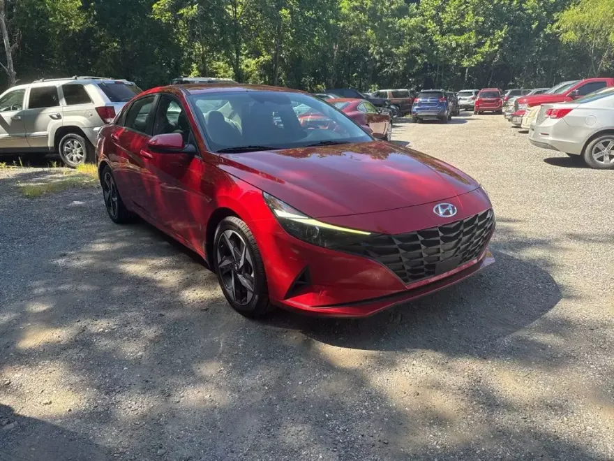 2023 Hyundai Elantra SEL photo 1