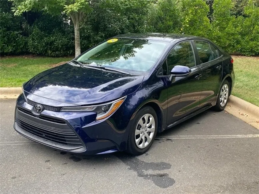 2024 Toyota Corolla LE photo 1