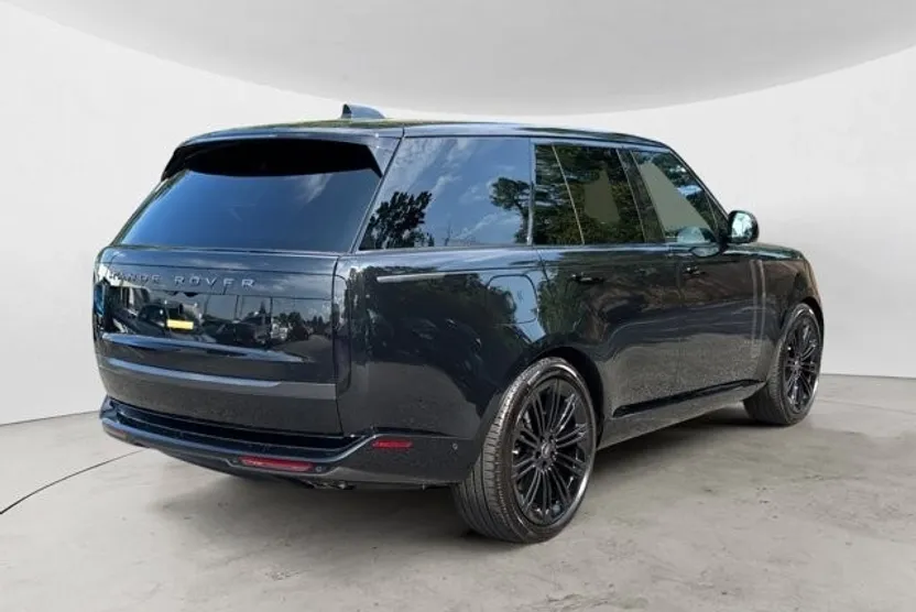 2025 Land Rover Range Rover SE photo 1