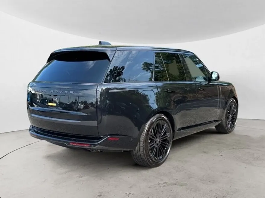 2025 Land Rover Range Rover SE photo 1