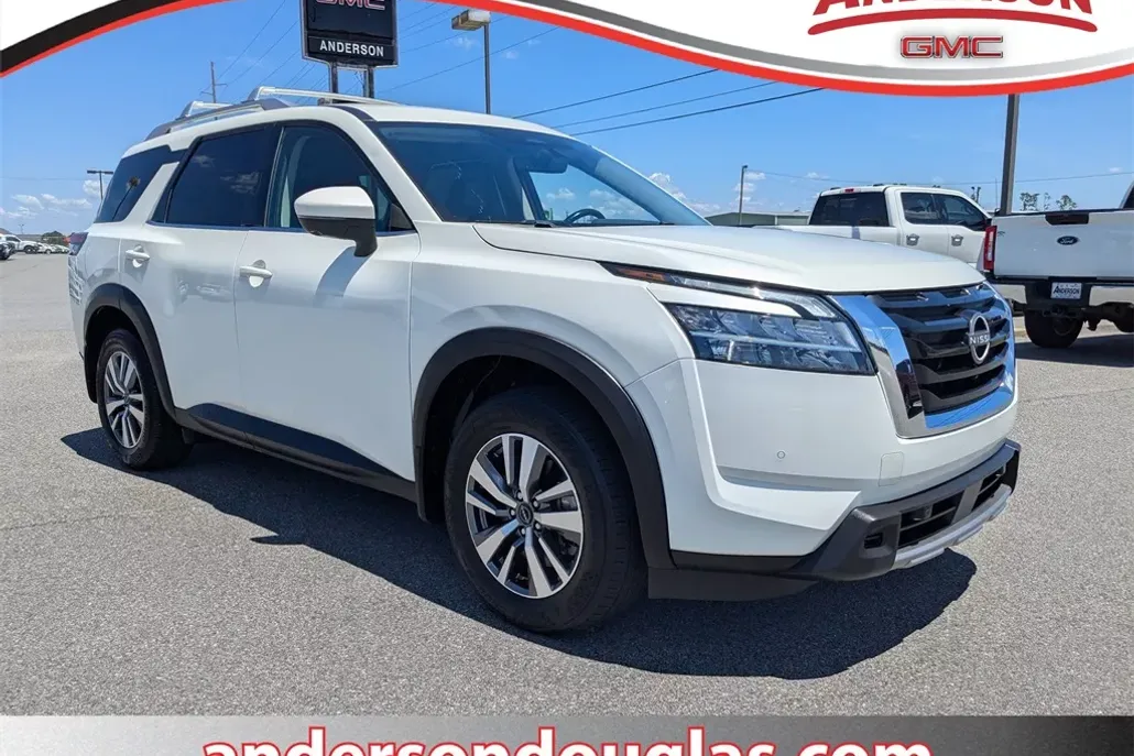 2023 Nissan Pathfinder SL photo 1