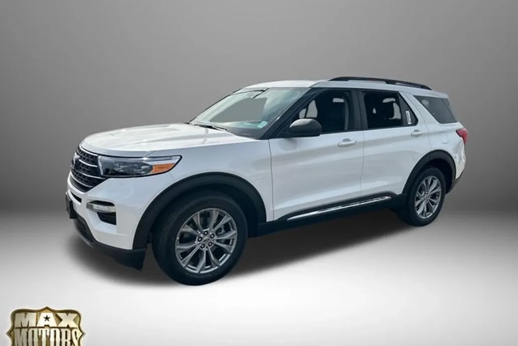 2024 Ford Explorer XLT photo 1