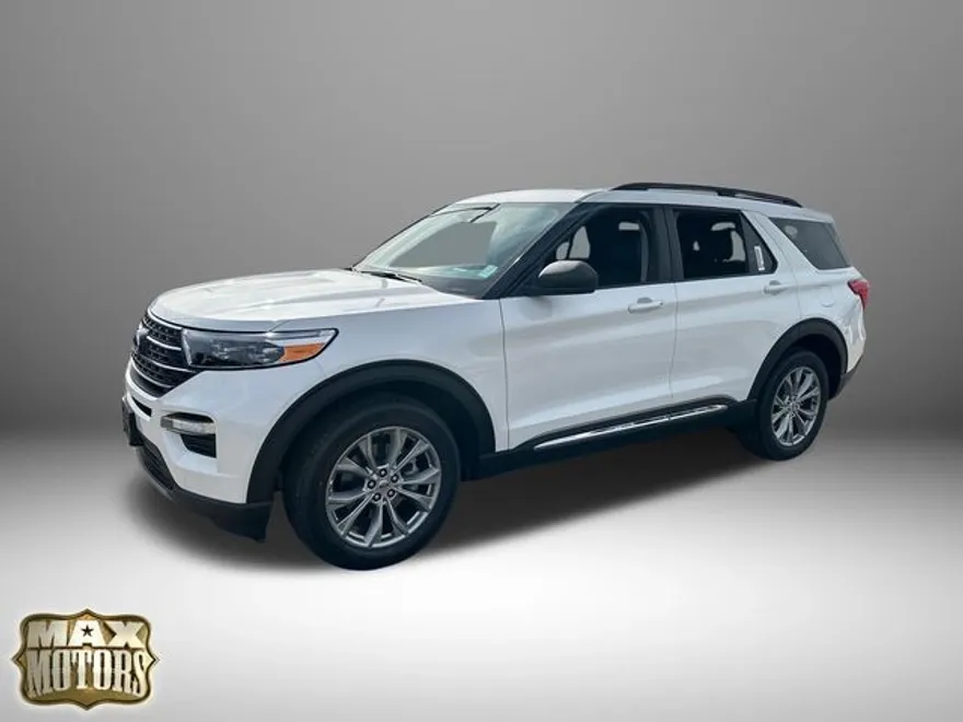 2024 Ford Explorer XLT photo 1