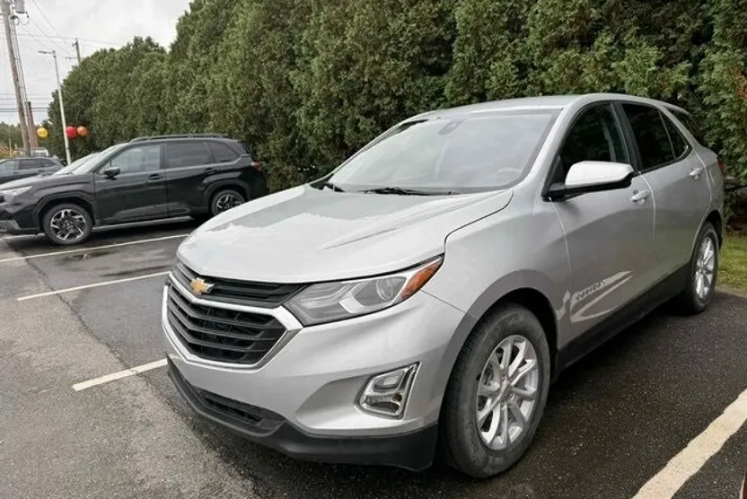 2021 Chevrolet Equinox LT photo 1