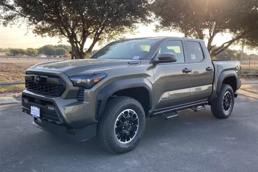 2025 Toyota Tacoma TRD photo 1