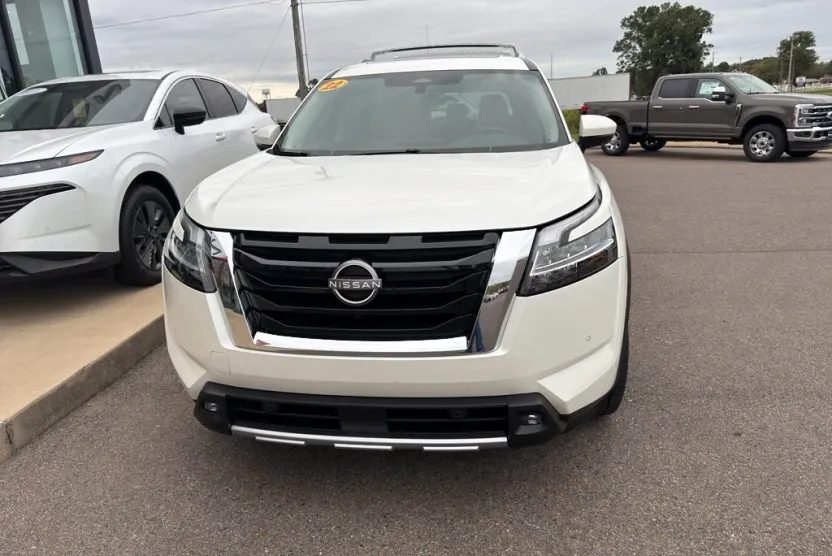 2022 Nissan Pathfinder SL photo 1