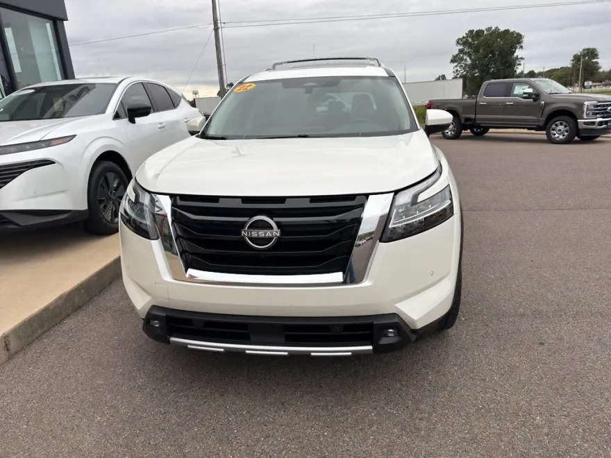 2022 Nissan Pathfinder SL photo 1