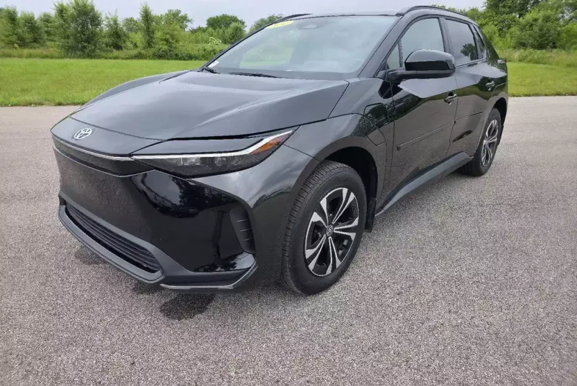 2024 Toyota bZ4X XLE photo 1