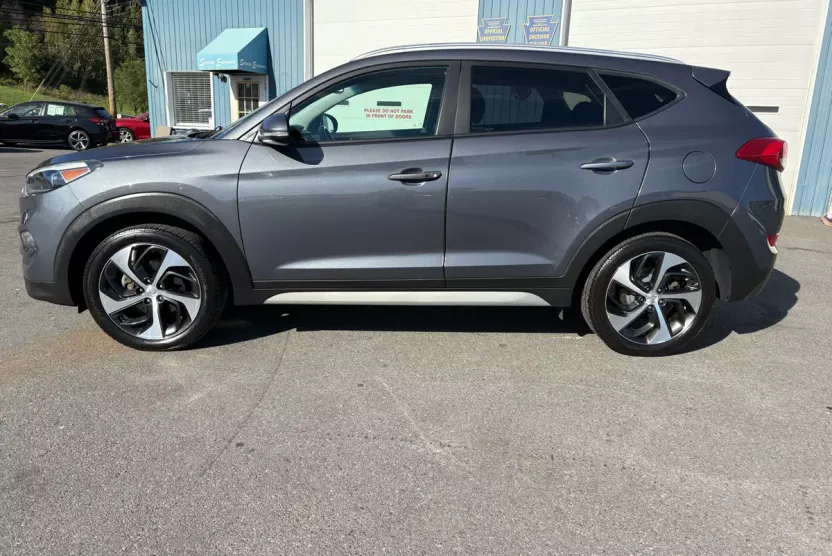 2018 Hyundai Tucson Sport photo 1