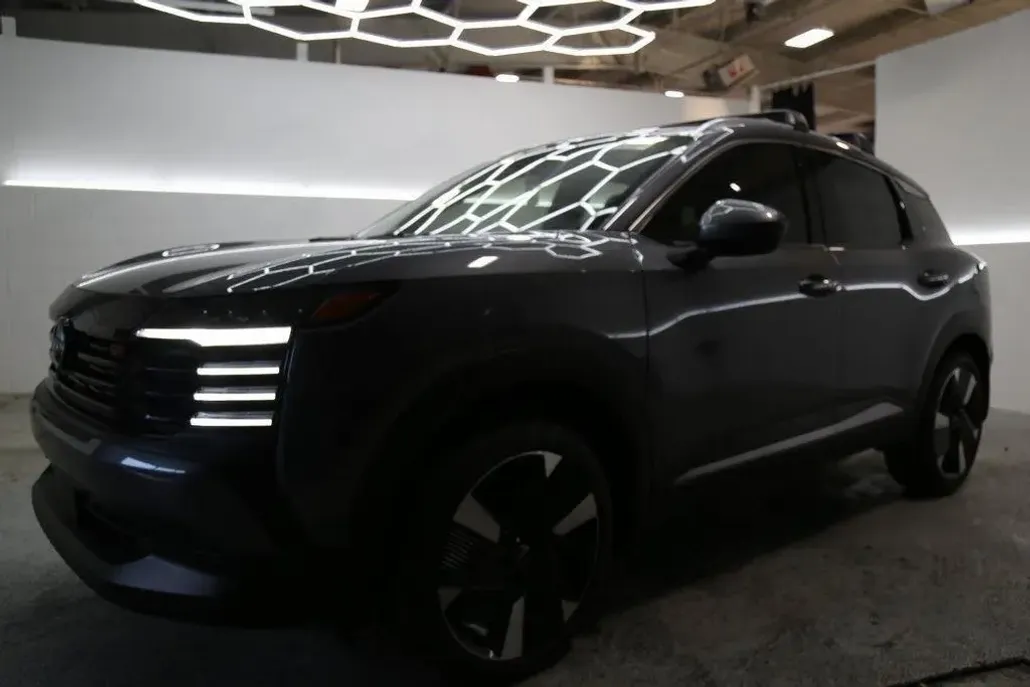 2025 Nissan Kicks SR photo 1
