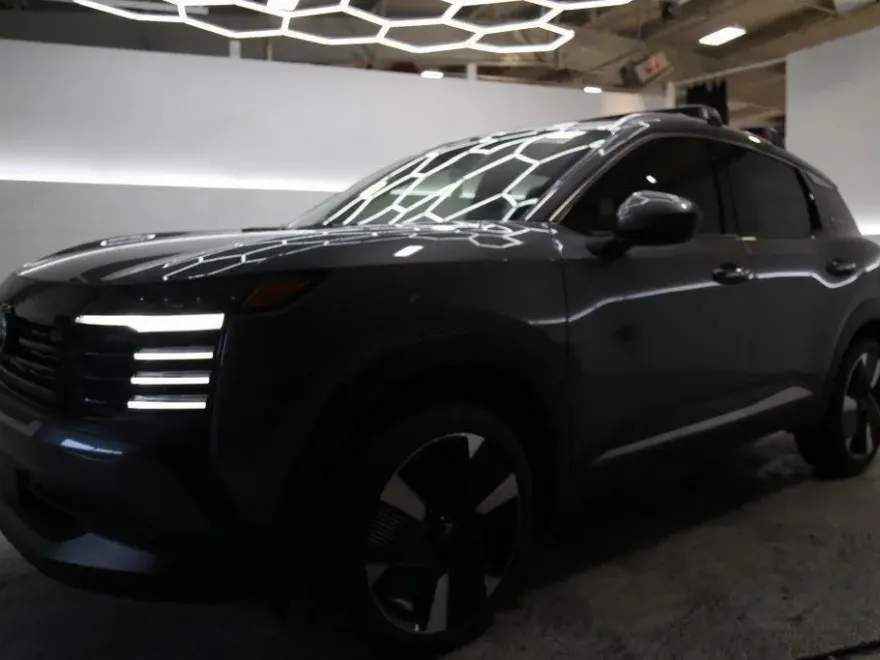 2025 Nissan Kicks SR photo 1