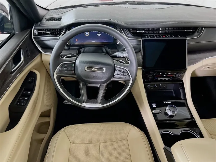 2023 Jeep Grand Cherokee Limited photo 1