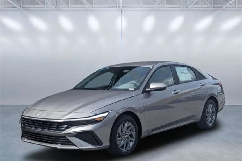 2024 Hyundai Elantra SEL Convenience photo 1