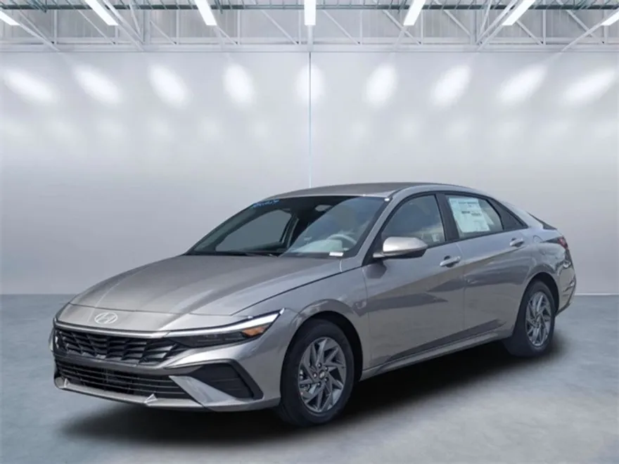 2024 Hyundai Elantra SEL Convenience photo 1