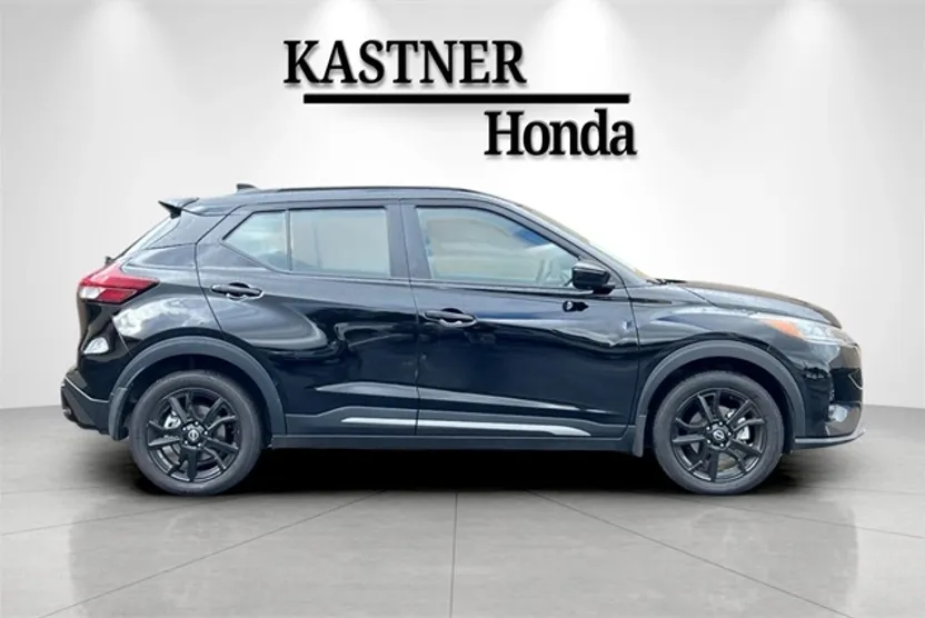 2024 Nissan Kicks SR photo 1