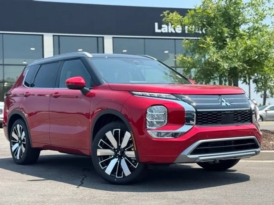 2025 Mitsubishi Outlander SEL photo 1