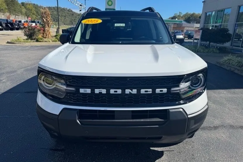 2025 Ford Bronco Sport Outer Banks photo 1