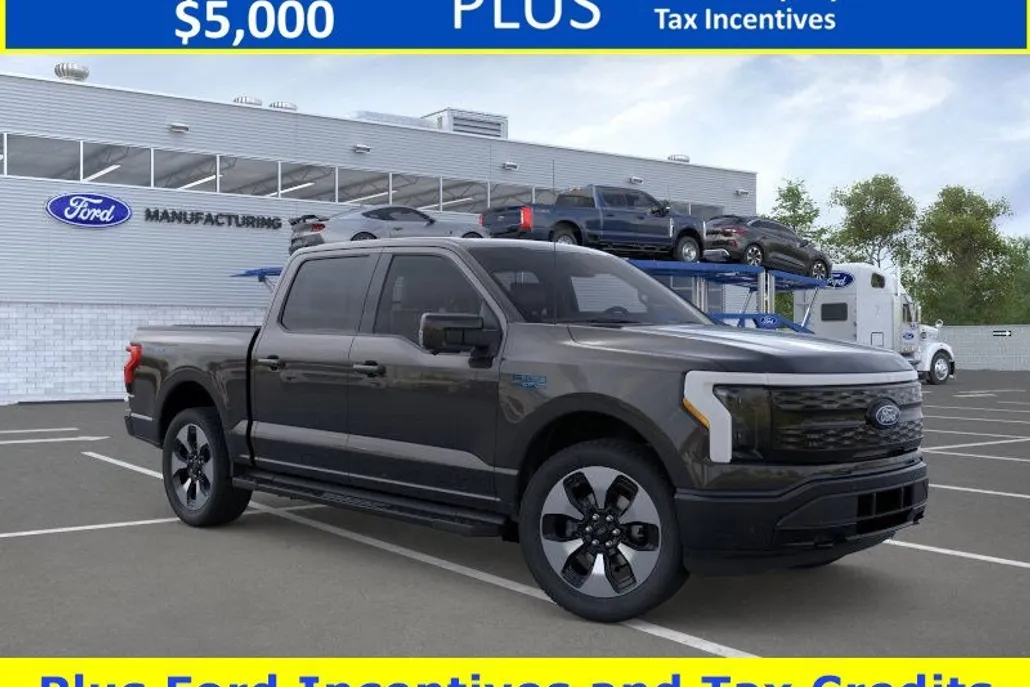 2025 Ford F-150 Lightning Platinum photo 1