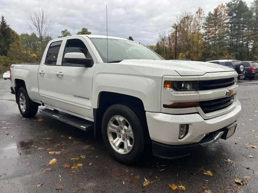 2019 Chevrolet Silverado 1500 LT Z71 photo 1